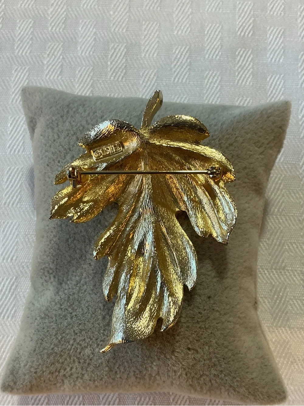 Lisner Signed Oak Leaf Gold Tone Textured Maple Oak Leaf Brooch